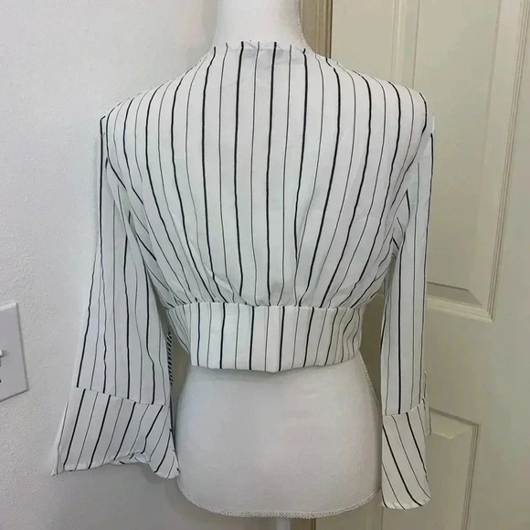 Iris Los Angeles Women's White Black Stripe Plunge Deep V Neck Cropped Top L NWT - Picture 5 of 14